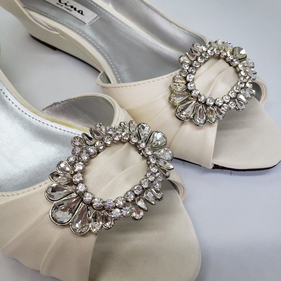 NINA RIVKA WEDGE WEDDING BRIDAL IVORY SHOES sz 7 Flat Brooch Rhinestone - Picture 6 of 12